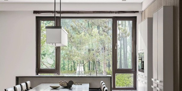 哪個(gè)廠家的鋁包木門窗好，價(jià)格怎么樣