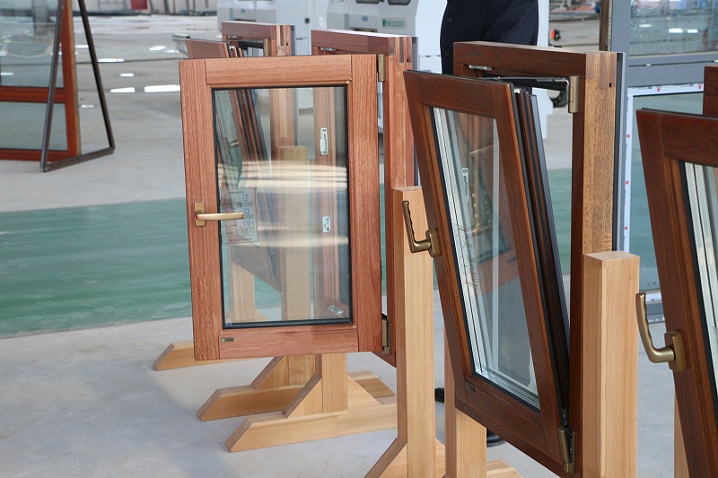 鋁包木門(mén)窗樣品展示
