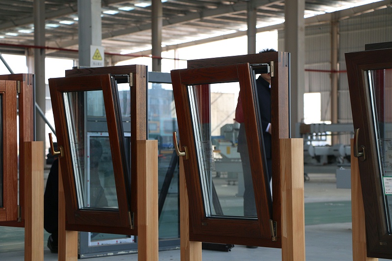 鋁包木門(mén)窗樣品展示