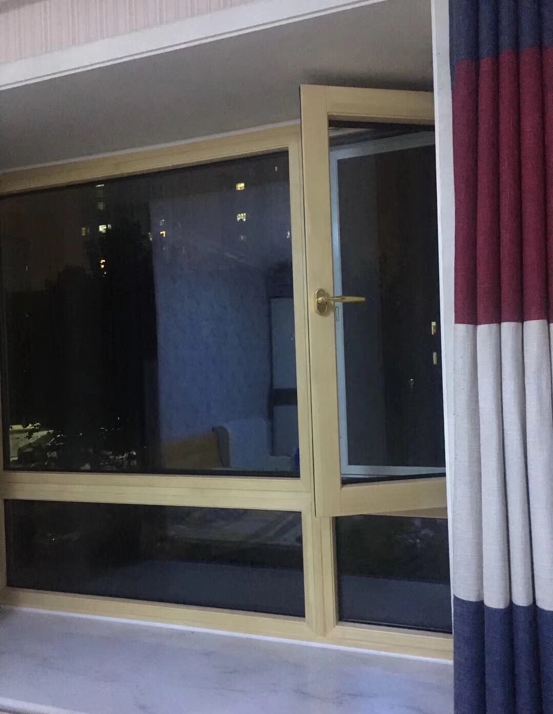 鋁木門(mén)窗實(shí)拍