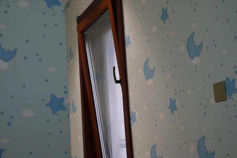 隔音鋁包木門窗臥室場(chǎng)景實(shí)拍