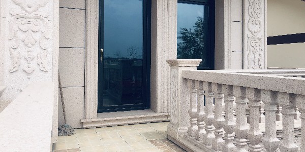 鋁包木門(mén)窗價(jià)格-低價(jià)的產(chǎn)品與優(yōu)質(zhì)的服務(wù)你選哪個(gè)