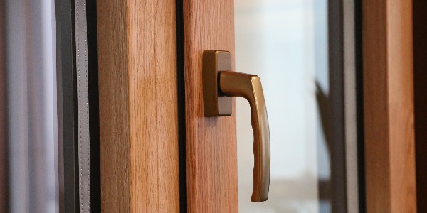 為什么98%的新房都使用隔音鋁包木門(mén)窗