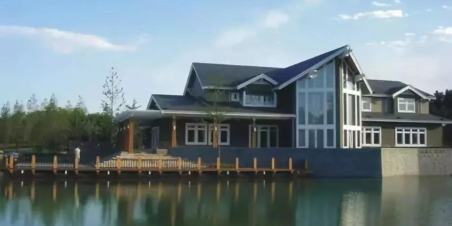 鋁包木門窗為什么越來越受別墅業(yè)主的青睞？