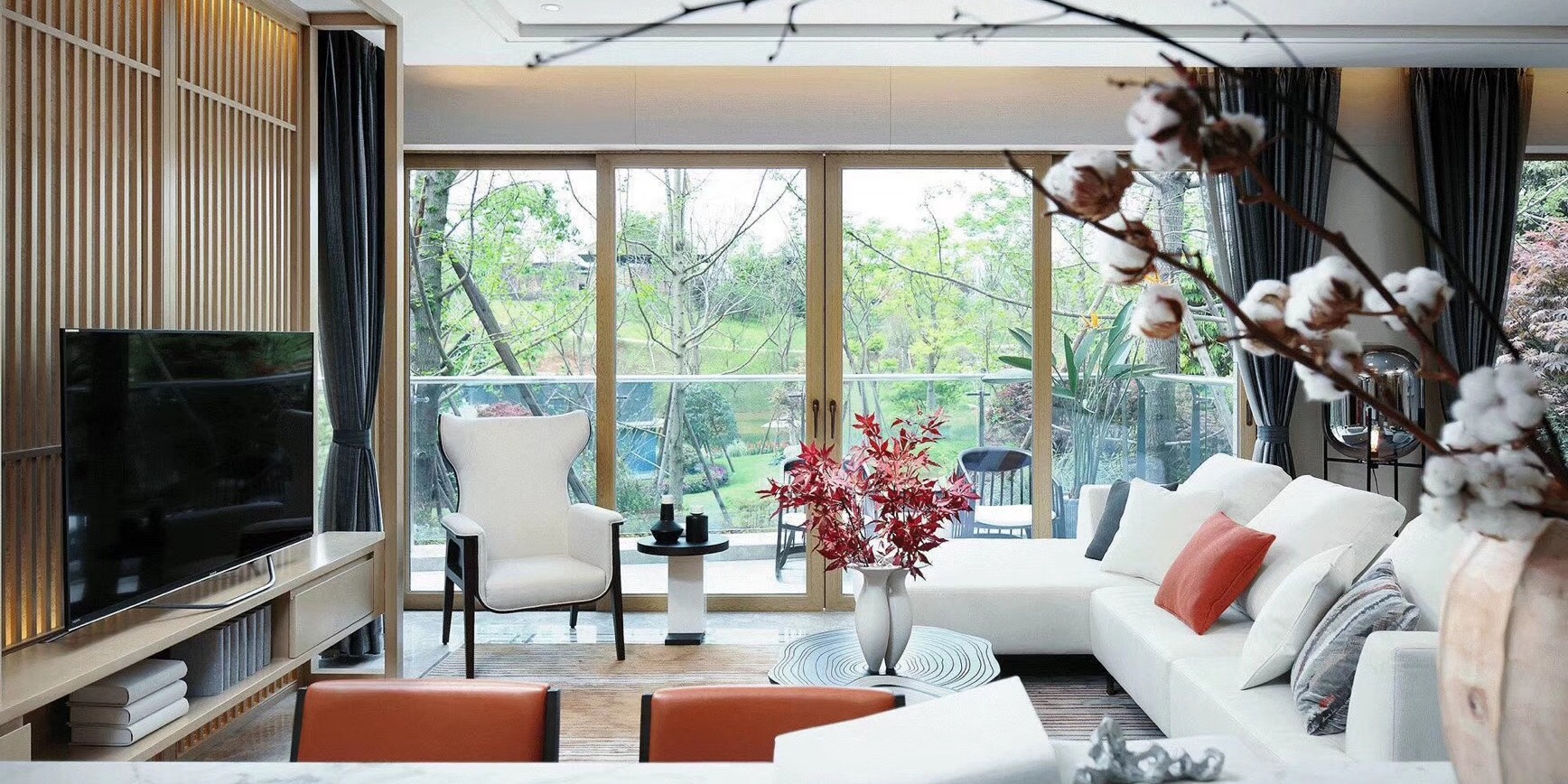 鋁包木門窗在選擇時應(yīng)該注意什么？