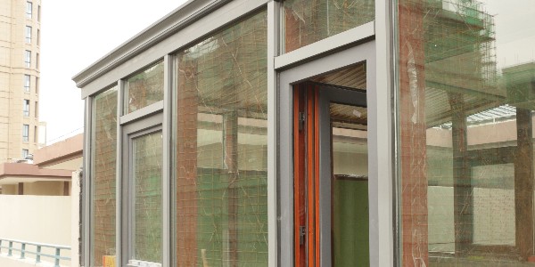 導(dǎo)致鋁包木陽光房漏水有哪些原因