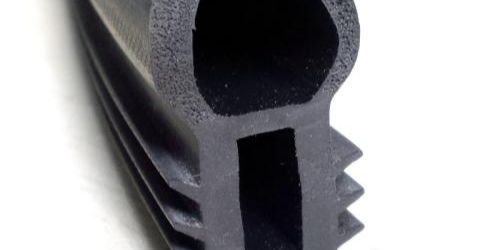 鋁包木窗為什么選擇發(fā)泡式密封條做密封？